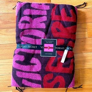 NWT Victoria’s Secret’s Trow/ Beach/ Blanket